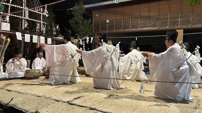 「神様が鏡を投げ入れた村」で夜神楽！ その神秘の裏側にみた世界