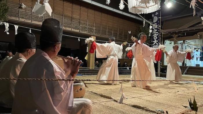 「神様が鏡を投げ入れた村」で夜神楽！ その神秘の裏側にみた世界