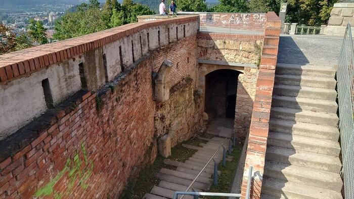【オーストリア】世界遺産の町グラーツのシンボル「シュロスベルク」山上を散策