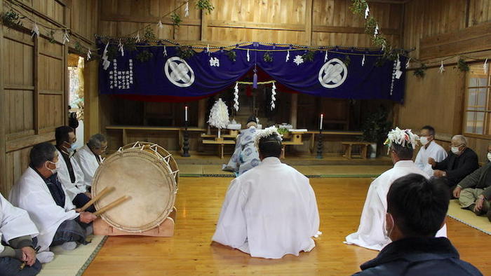 「神様が鏡を投げ入れた村」で夜神楽！ その神秘の裏側にみた世界