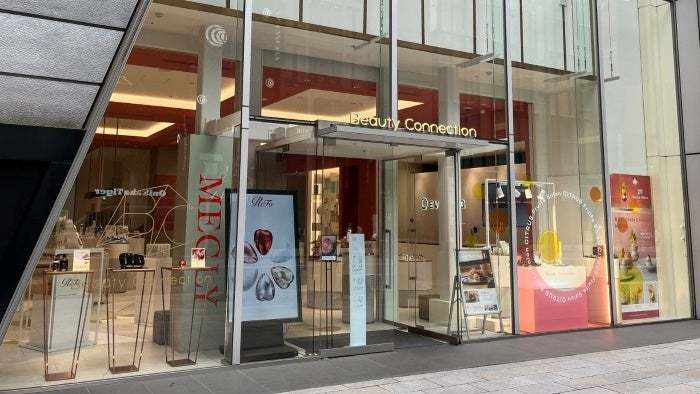 スイーツ職人による、フルーツの饗宴。GWが終わると、銀座でパフェの祭典が始まる。3 種類のパフェから選べる「初夏のパフェフェス・セット」を販売