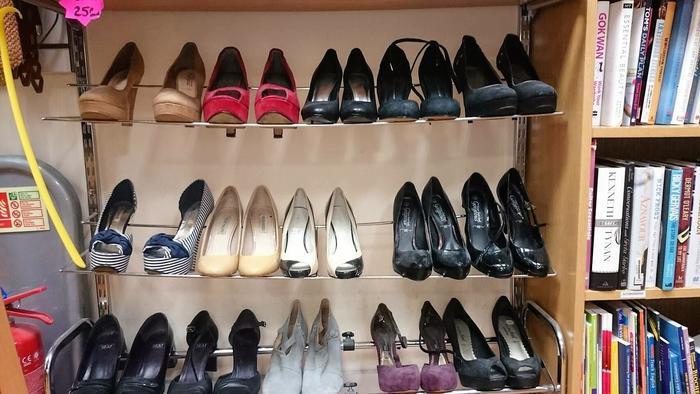 意外なお宝ゲット?イギリスのチャリティーショップに行ってみよう!