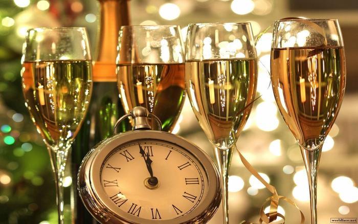 ベラルーシのお正月は、ヨーロッパで最も美しいクリスマスツリーとサンタで新年を迎える！？
