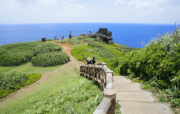 夕日も美しい石垣島の絶景スポット！御神崎灯台