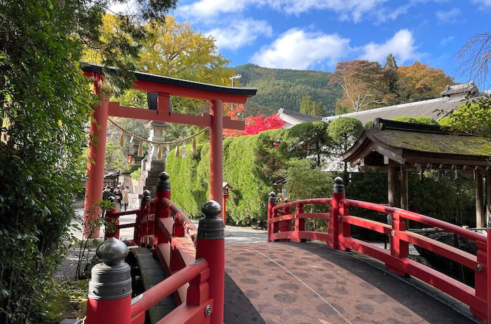 神様の元には、天から降ってきた石が！呼ばれないと行けない「天河神社」って？