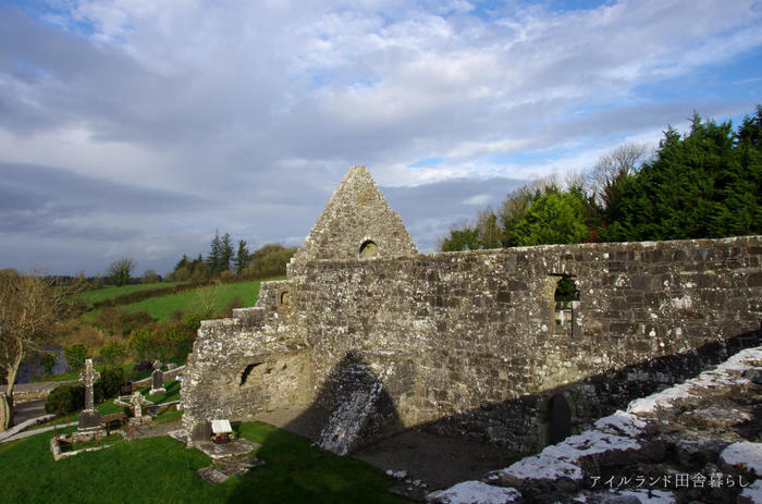 湖上に佇むアイルランドの幻想的な修道院「Urlaur Abbey」の魅力を紹介！
