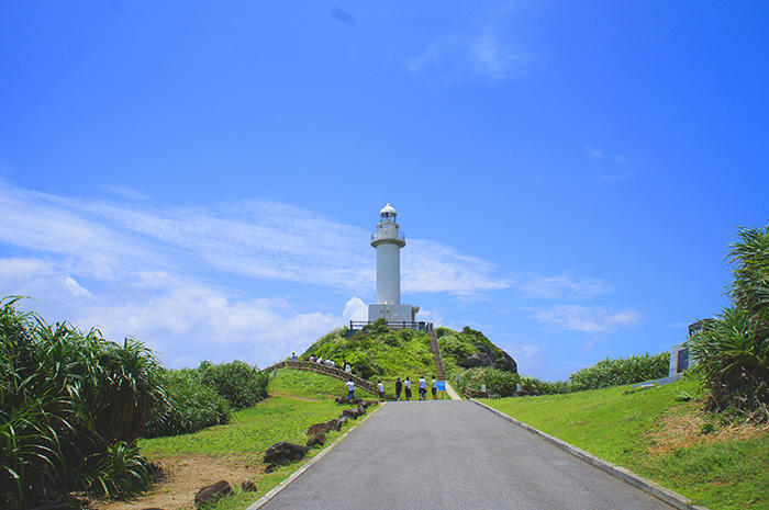 夕日も美しい石垣島の絶景スポット！御神崎灯台