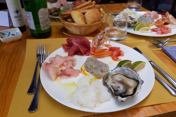 イタリア・シチリア島最大の魚市場にある超有名オステリアに行ってみた!