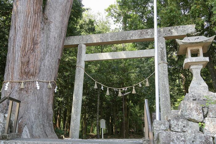 日本書紀の舞台。日本最古の神社、花の窟神社を訪れてみた