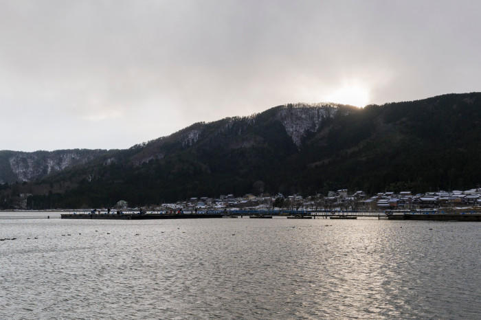 もうひとつの湖！真冬の滋賀県余呉湖は駅から徒歩10分の秘境