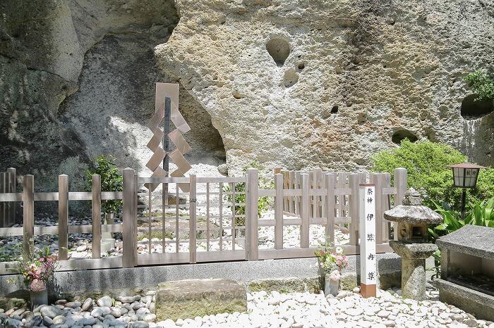 日本書紀の舞台。日本最古の神社、花の窟神社を訪れてみた