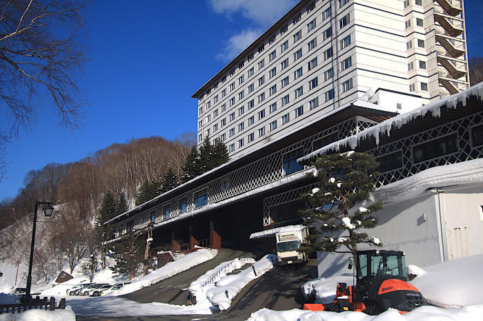 【四季と宿をめぐる旅】北海道〜緑の風リゾートきたゆざわと雪見温泉〜