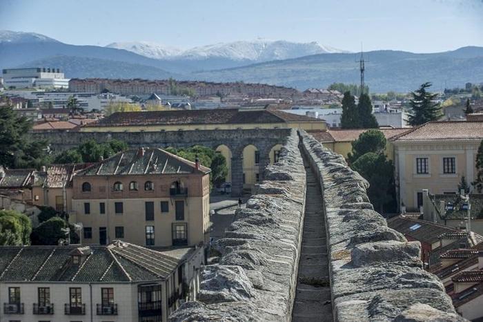 世界遺産のローマ水道橋や白雪姫のお城があるスペイン中央部の町セゴビア