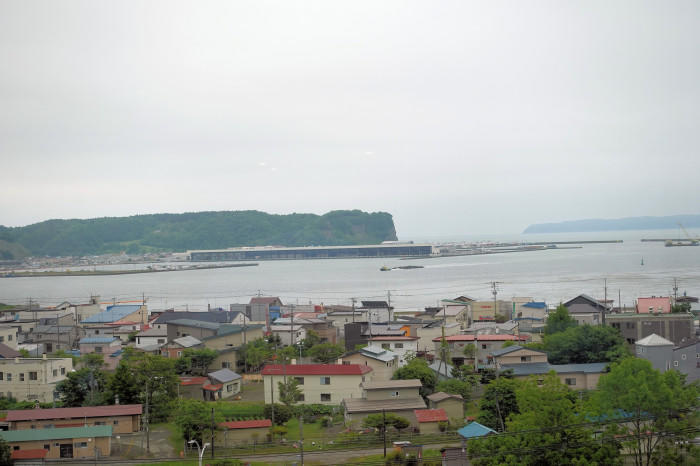 釧路と根室の真ん中にある牡蠣の町、厚岸にショートトリップ。公共交通でも楽しめる見どころを紹介します。