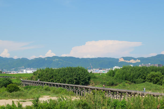 Hv_kou気分は時代劇！京都八幡の上津屋橋こと流れ橋で夕暮れを撮るdu09-thumb-700x466-232165.jpg