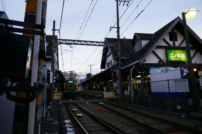 目の前にひろがる海とレトロ電車！鎌倉絶景さんぽ