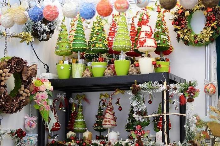 ベラルーシのお正月は、ヨーロッパで最も美しいクリスマスツリーとサンタで新年を迎える！？