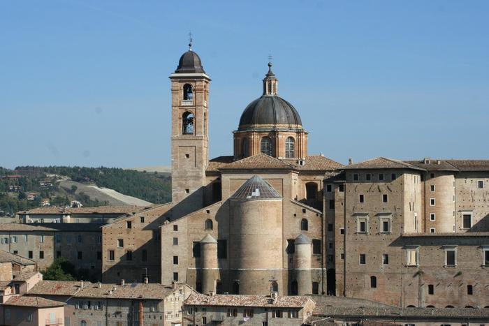 地球の走り方、ローマから日帰りウルビーノ（美しくなければ建築とは云えない。建築美あふれる世界遺産ウルビーノ）