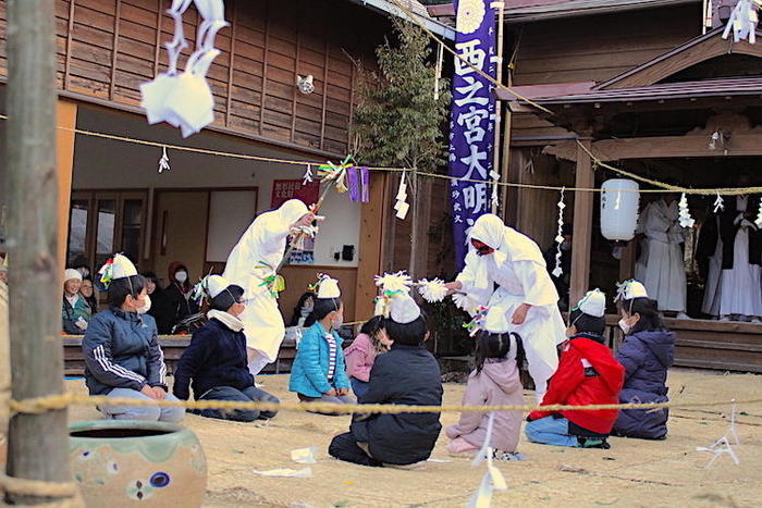 「神様が鏡を投げ入れた村」で夜神楽！ その神秘の裏側にみた世界