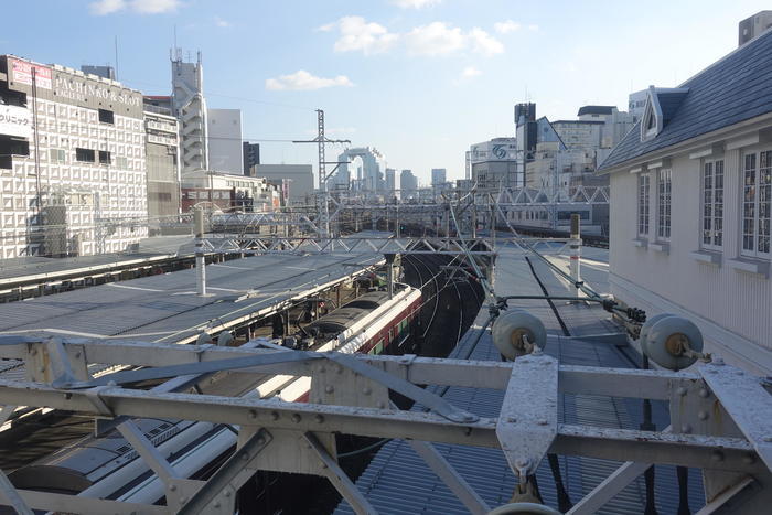 阪急電車の十三駅は東西南北の十字路