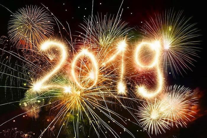 ベラルーシのお正月は、ヨーロッパで最も美しいクリスマスツリーとサンタで新年を迎える！？