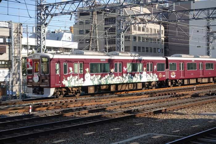 阪急電車の十三駅は東西南北の十字路