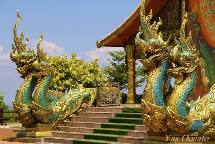 タイで必見の超幻想寺院・ワットシリントーンワララーム・プープラオ
