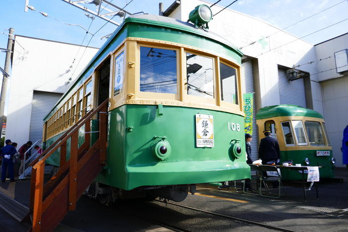 目の前にひろがる海とレトロ電車！鎌倉絶景さんぽ