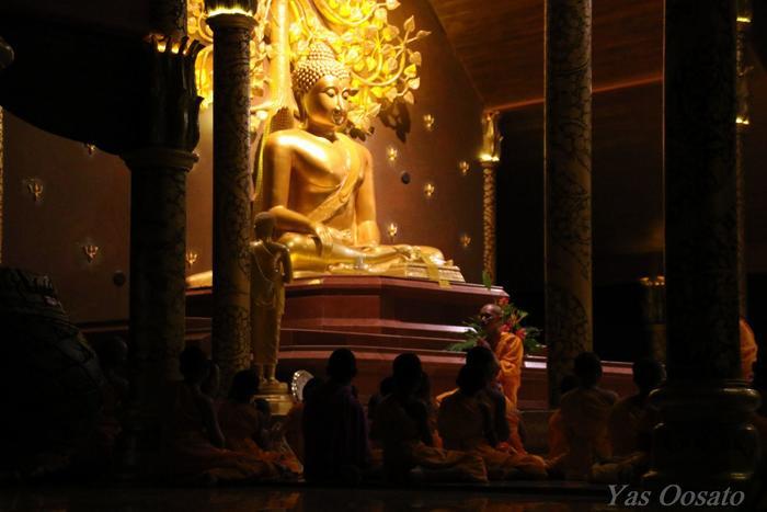 タイで必見の超幻想寺院・ワットシリントーンワララーム・プープラオ