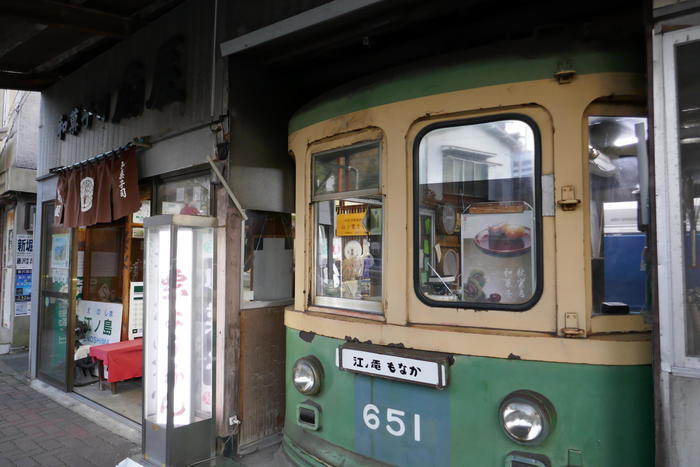 目の前にひろがる海とレトロ電車！鎌倉絶景さんぽ