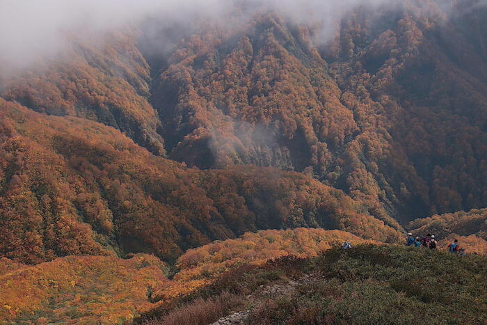 【山と秘湯をめぐる】長野県〜紅葉の名山・雨飾山と山腹の雨飾高原露天風呂〜