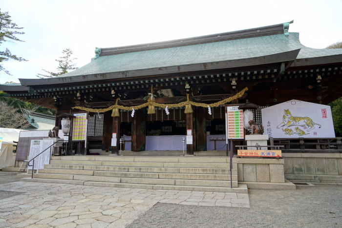 【岡山】桃太郎を祀り、鬼が眠る神社。国宝・本堂拝殿は全国唯一の様式