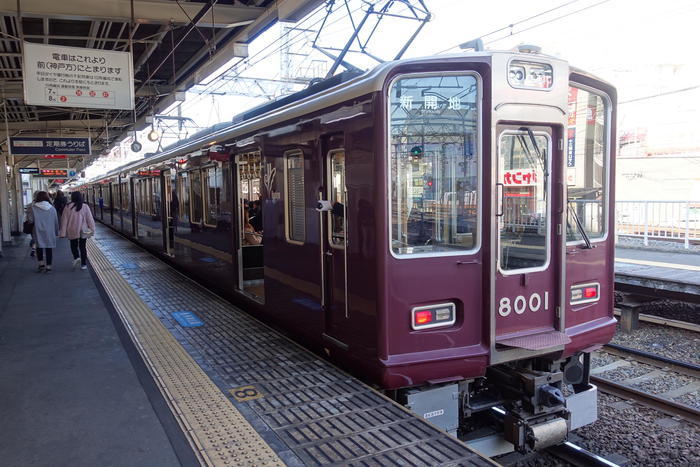 阪急電車の十三駅は東西南北の十字路