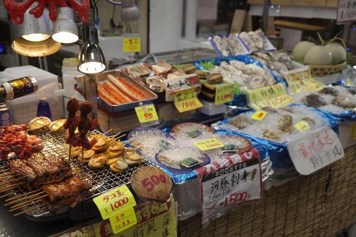 初めての黒門市場ガイド！ 人気のお店を選んで食べ歩きしてみた