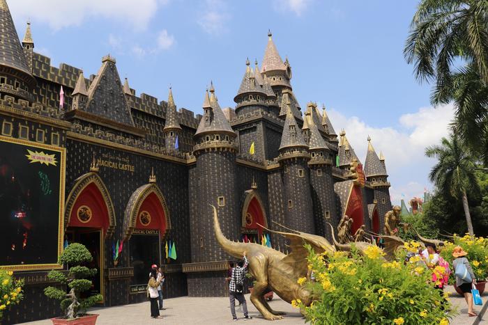 ベトナムの『奇怪遺産』スイティエン公園がすごすぎる!!!