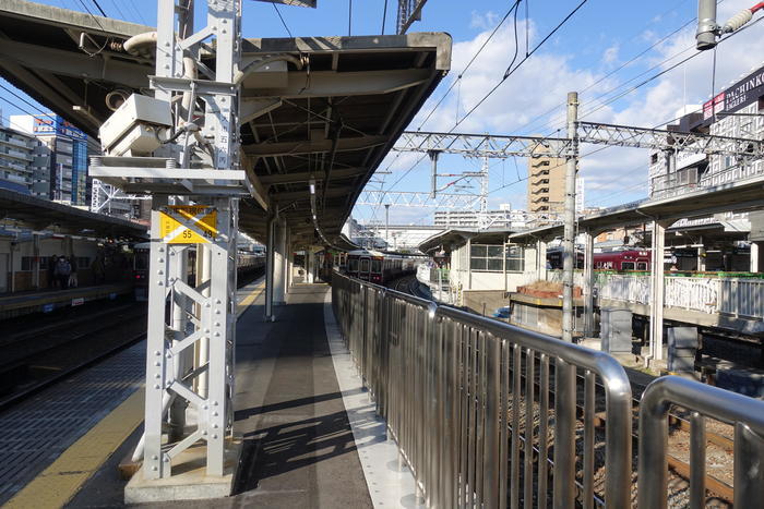 阪急電車の十三駅は東西南北の十字路