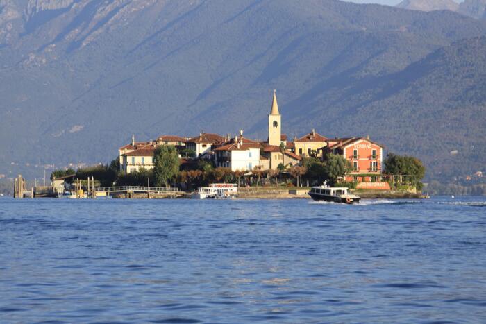 【イタリア】マッジョーレ湖に浮かぶ華麗な宮殿の島、イソラ・ベッラ