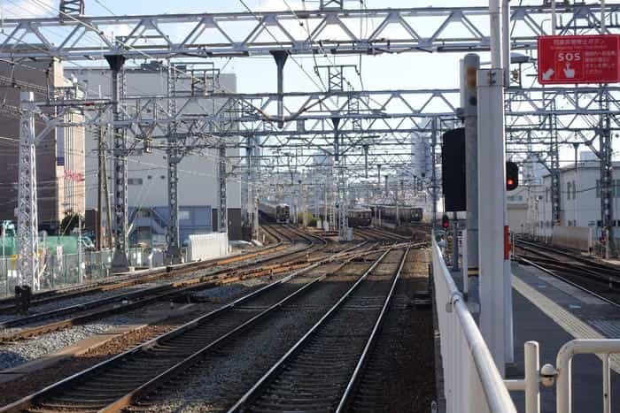 阪急電車の十三駅は東西南北の十字路