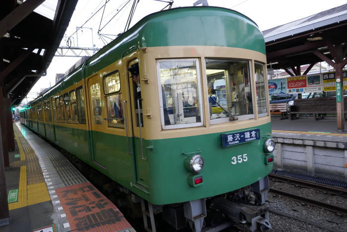 目の前にひろがる海とレトロ電車！鎌倉絶景さんぽ