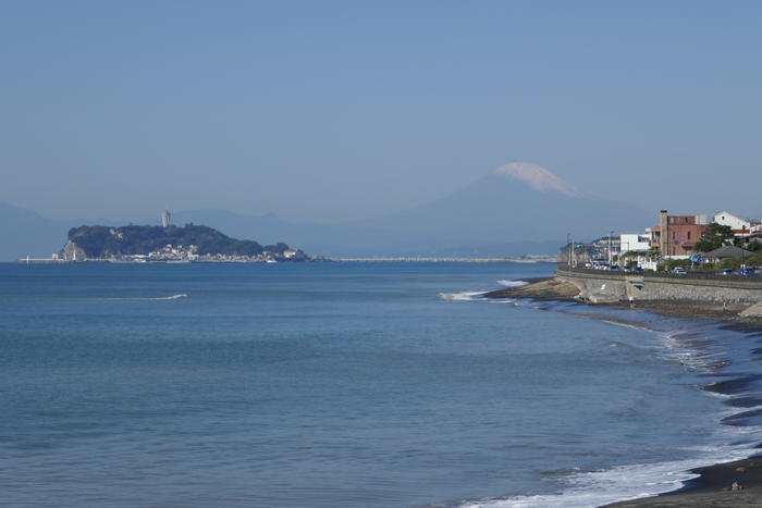 目の前にひろがる海とレトロ電車！鎌倉絶景さんぽ