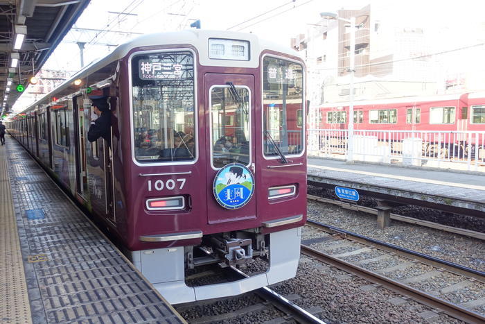 阪急電車の十三駅は東西南北の十字路