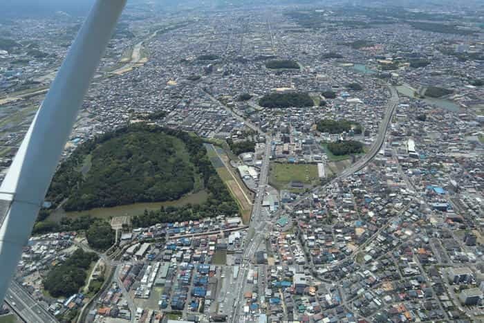 「セスナ」から大阪・仁徳天皇陵（大仙陵古墳）と百舌鳥・古市古墳群周辺を見てみた。