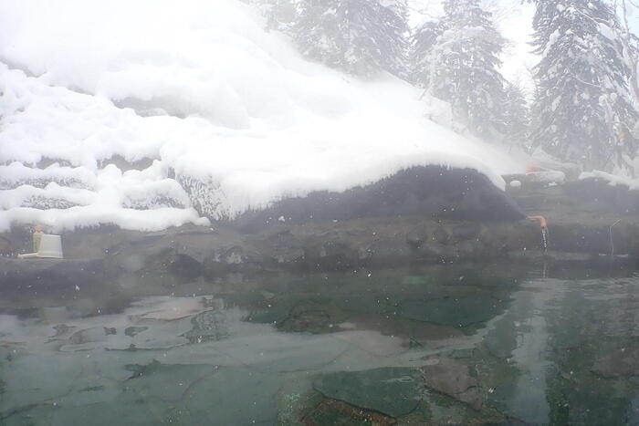 【山と秘湯をめぐる】北海道〜白銀の十勝岳連峰と雲上の秘湯・十勝岳温泉と吹上温泉〜