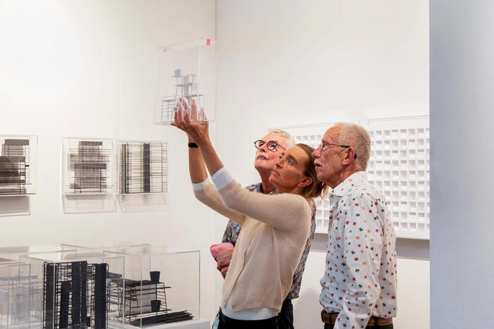 紙の作品が集うアートフェア「Art on Paper Amsterdam」
