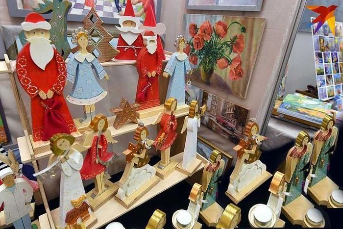 ベラルーシのお正月は、ヨーロッパで最も美しいクリスマスツリーとサンタで新年を迎える！？