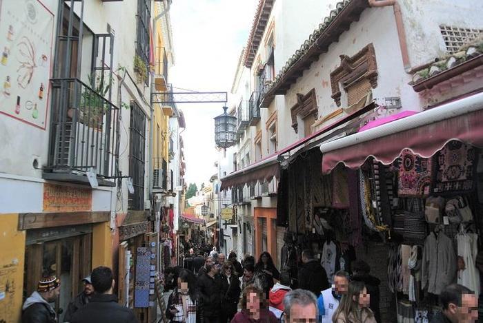 歩くだけで楽しい！南スペイン・イスラムの残り香り漂うグラナダの町
