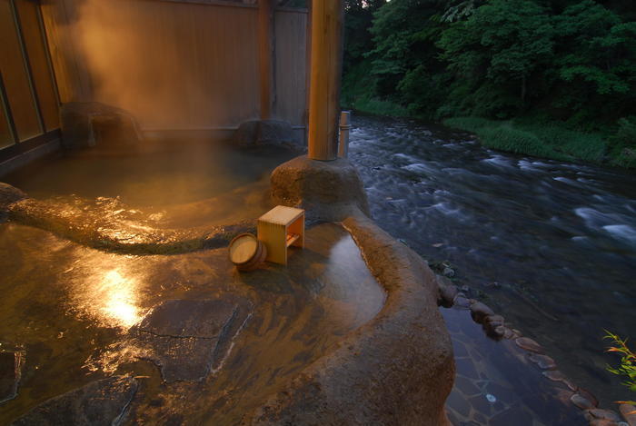 日本一深い天然自噴岩風呂がある藤三旅館に泊まってみた