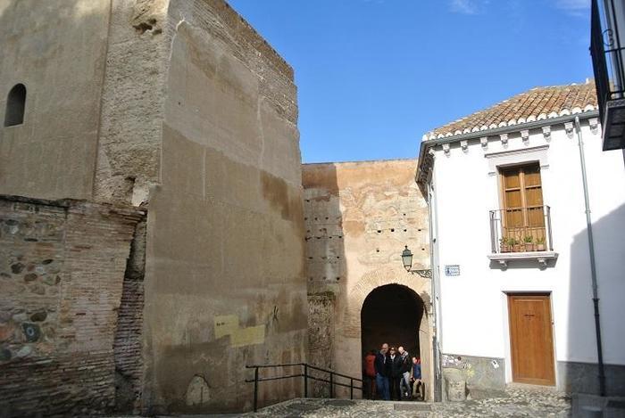 歩くだけで楽しい！南スペイン・イスラムの残り香り漂うグラナダの町