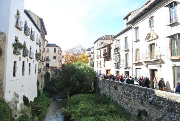 歩くだけで楽しい！南スペイン・イスラムの残り香り漂うグラナダの町