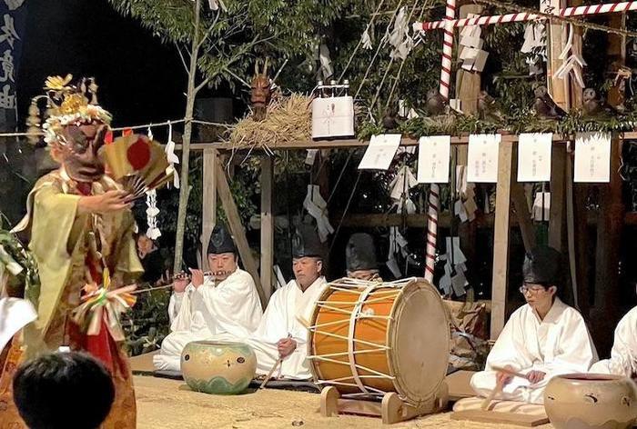 「神様が鏡を投げ入れた村」で夜神楽！ その神秘の裏側にみた世界